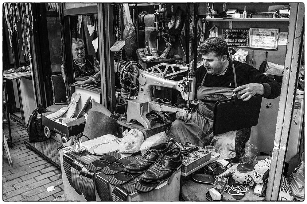 RobTT - Profession-Shoe Repair